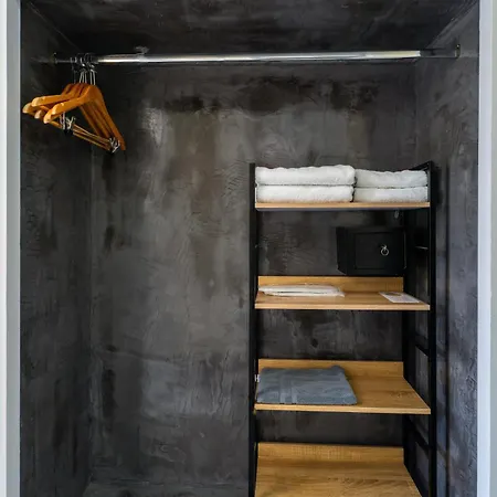 Albatros Fira (Santorini)