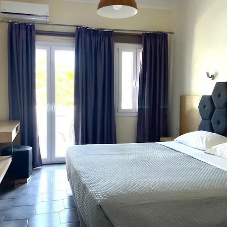 Albatros Fira (Santorini)