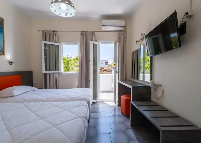 Albatros Fira (Santorini)