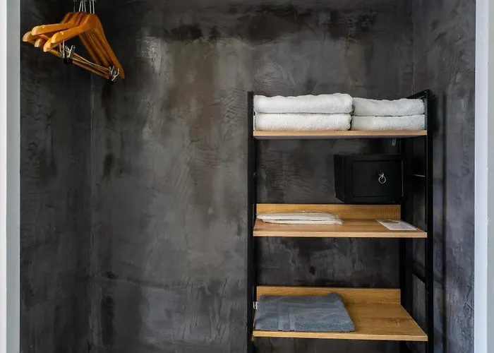 Albatros Fira (Santorini)