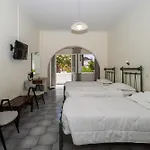 Albatros 4* Fira (Santorini)